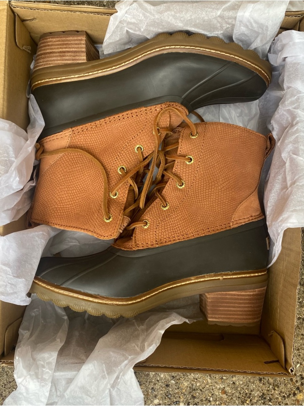NIB Sperry Saltwater Tan/Brown Duck Boots w/ Heel